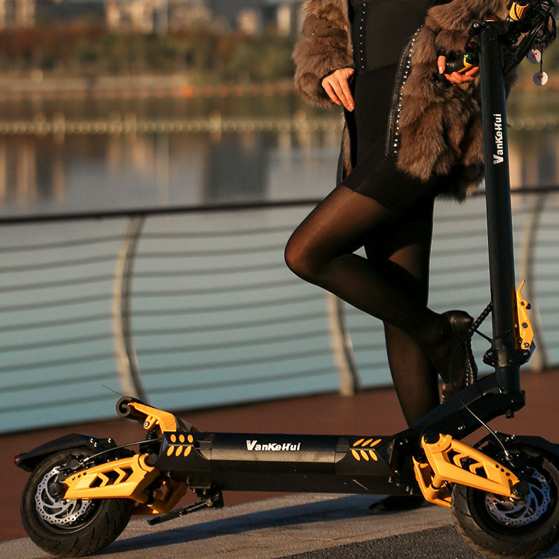 Dual drive 60V 28AHVankeHui, a premium two-wheeled lithium battery-powered electric scooter with dual drive, 1600W and 60V