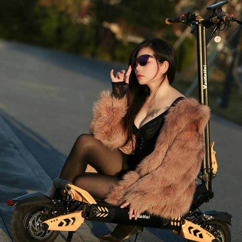 Dual drive 60V 28AHVankeHui, a premium two-wheeled lithium battery-powered electric scooter with dual drive, 1600W and 60V