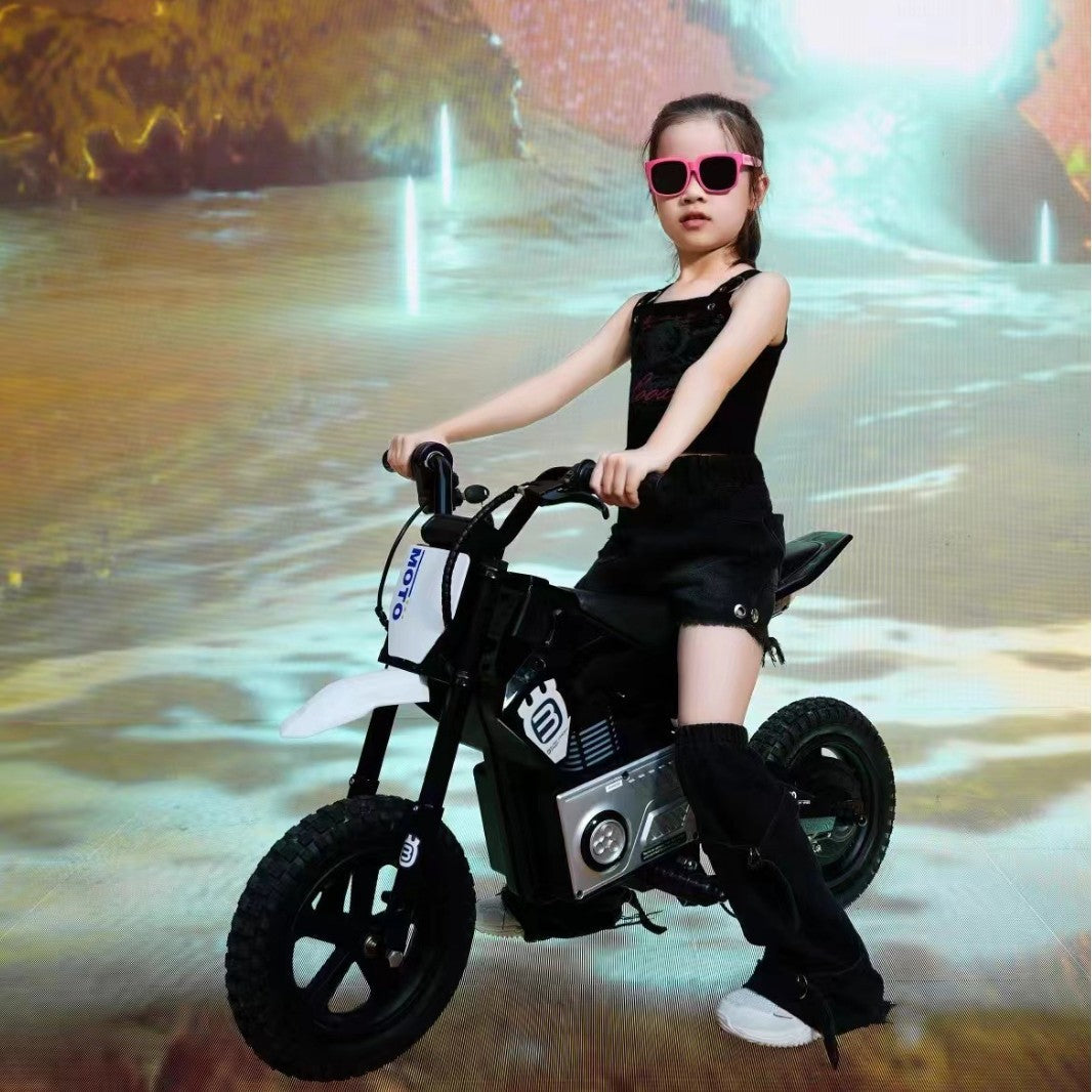 The new large-sized children’s electric motorcycle is a charging toy car for children aged 3 to 10. It can accommodate babies and is a two-wheeled motorcycle