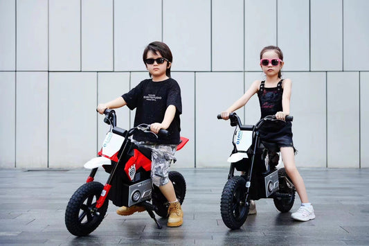 The new large-sized children’s electric motorcycle is a charging toy car for children aged 3 to 10. It can accommodate babies and is a two-wheeled motorcycle