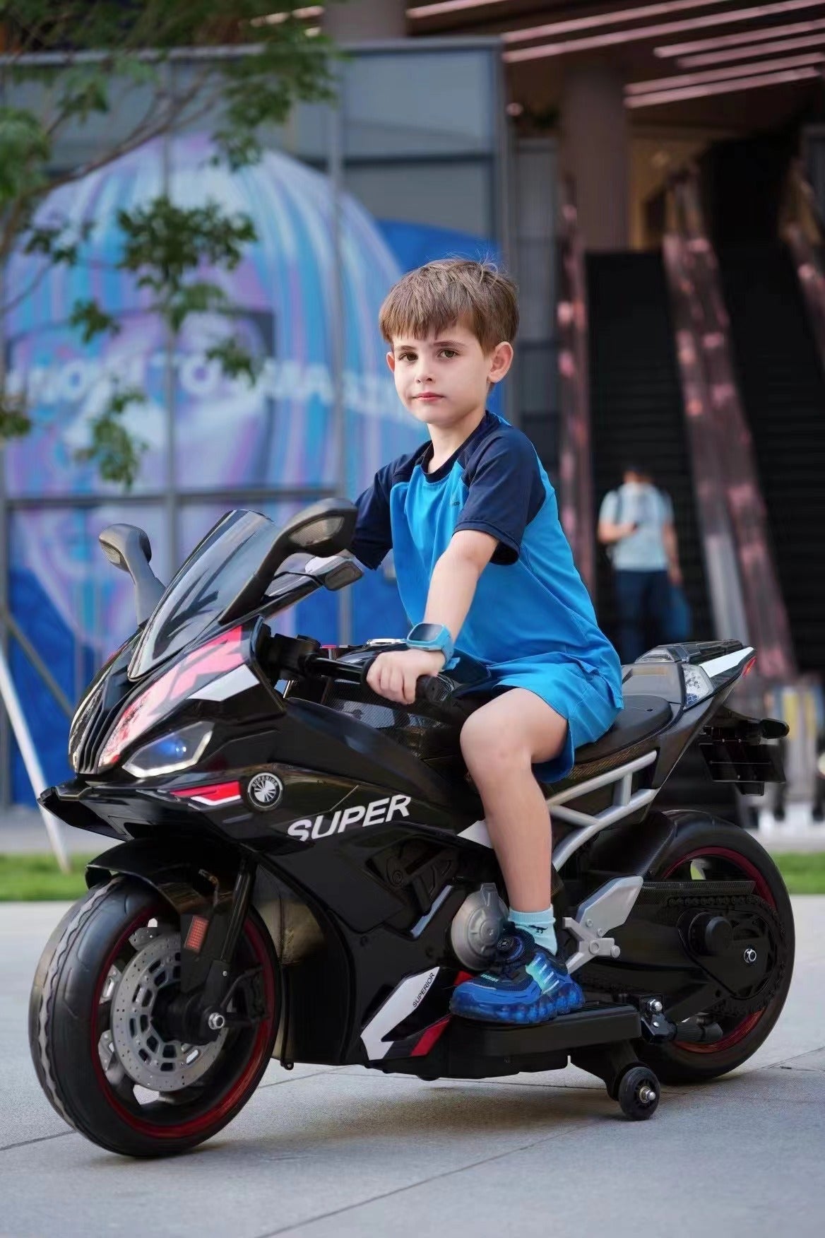 The new large-sized children's electric motorcycle is a charging toy car for children aged 3 to 10. It can accommodate babies and is a two-wheeled motorcycle