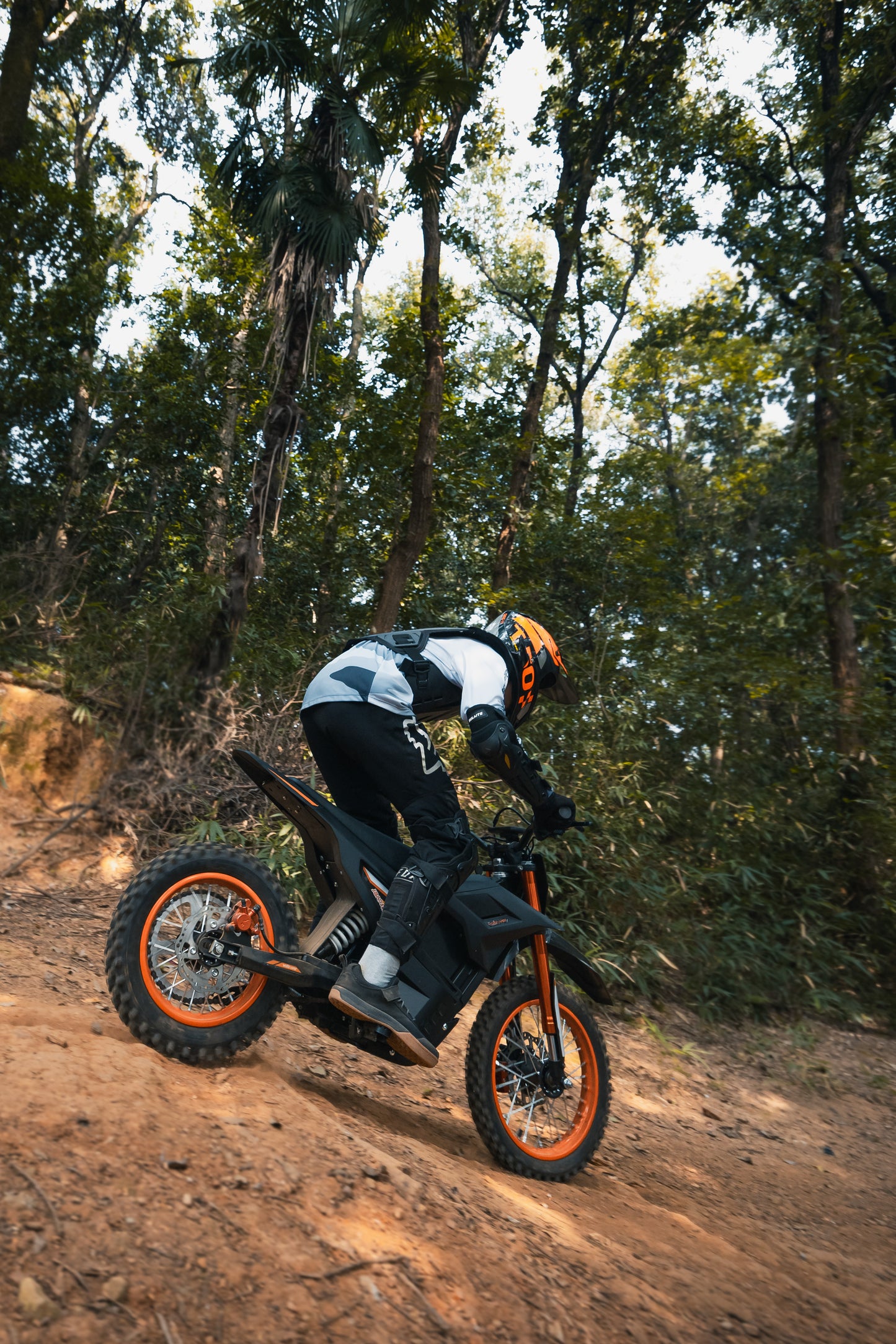 VankeHui，Factory electric vehicles, global supply，two-wheel electric motorcycles, 72V 6000W 25AH，Electric mobility scooter, unisex electric vehicle, long range, front and rear oil disc brakes